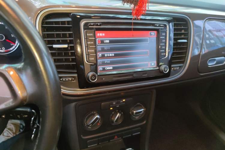 Used Volkswagen Beetle 2014 1.4TSI Fashion Edition Audio And AC Panel
