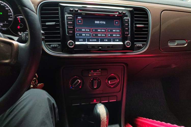 Used Volkswagen Beetle 2014 1.4TSI Fashion Edition Audio And AC Panel