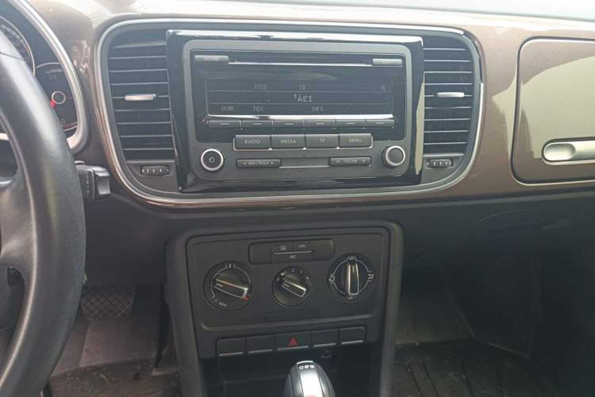 Used Volkswagen Beetle 2014 1.2TSI Fashion Edition Audio And AC Panel