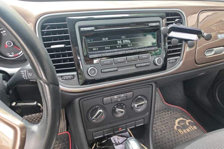 Used Volkswagen Beetle 2014 1.4TSI Fashion Edition Audio And AC Panel