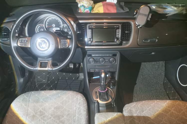 Used Volkswagen Beetle  Center Console