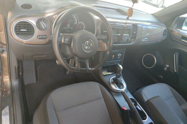 Used Volkswagen Beetle 2014 1.2TSI Comfort Model Center Console