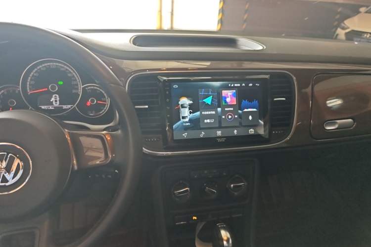 Used Volkswagen Beetle 2014 1.2TSI Comfort Model Center Console