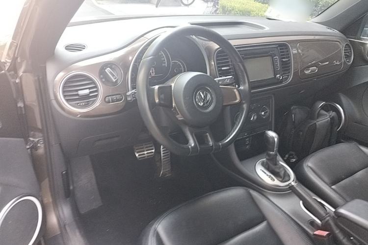 Used Volkswagen Beetle 2014 1.2TSI Comfort Model Center Console