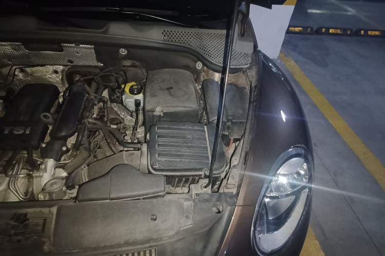 Used Volkswagen Beetle 2014 1.2TSI Fashion Edition Engine Bay Left