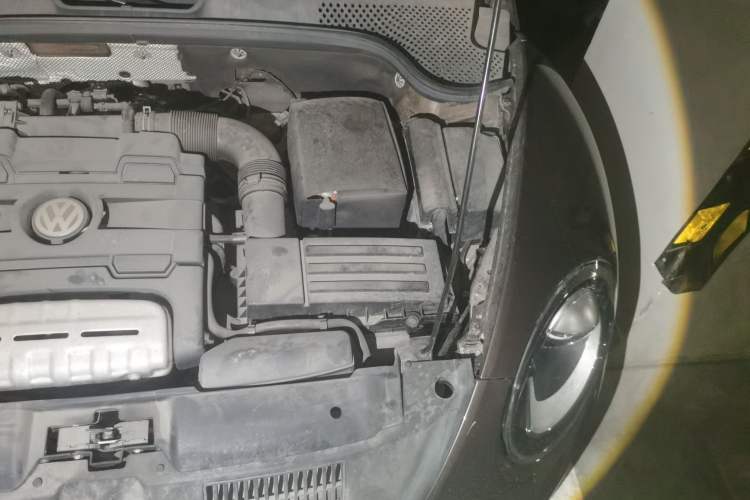 Used Volkswagen Beetle  Engine Bay Left