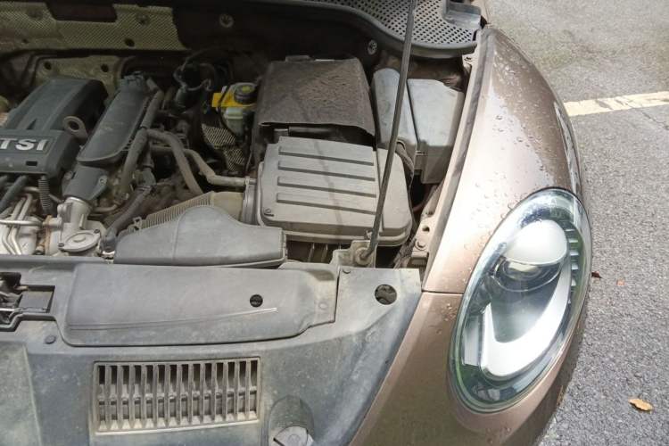 Used Volkswagen Beetle 2014 1.2TSI Comfort Model Engine Bay Left