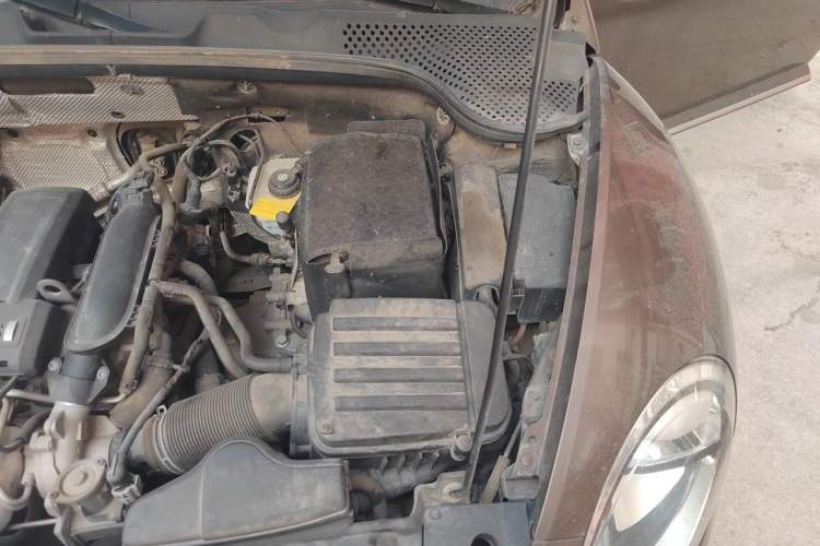 Used Volkswagen Beetle 2014 1.2TSI Fashion Edition Engine Bay Left