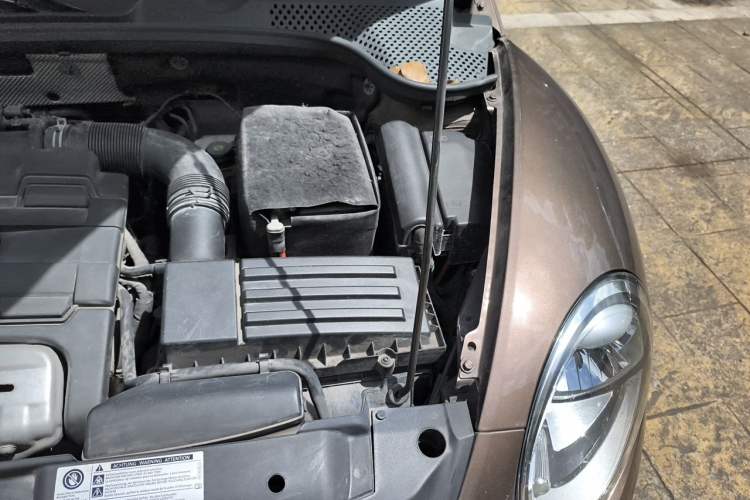 Used Volkswagen Beetle 2014 1.4TSI Fashion Edition Engine Bay Left