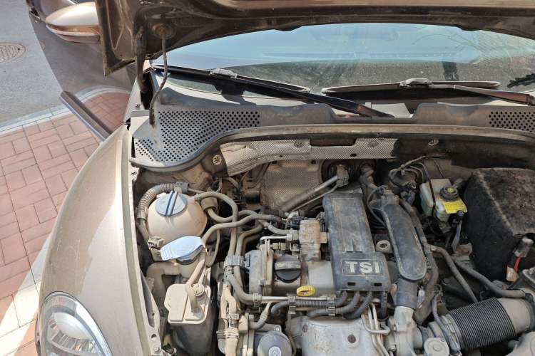 Used Volkswagen Beetle 2014 1.2TSI Fashion Edition Engine Bay Right