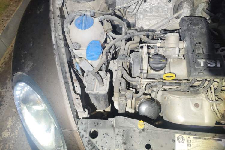 Used Volkswagen Beetle 2014 1.2TSI Fashion Edition Engine Bay Right