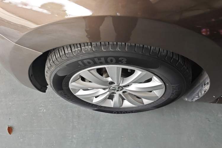Used Volkswagen Beetle 2014 1.2TSI Comfort Model Left Front Wheel Hub