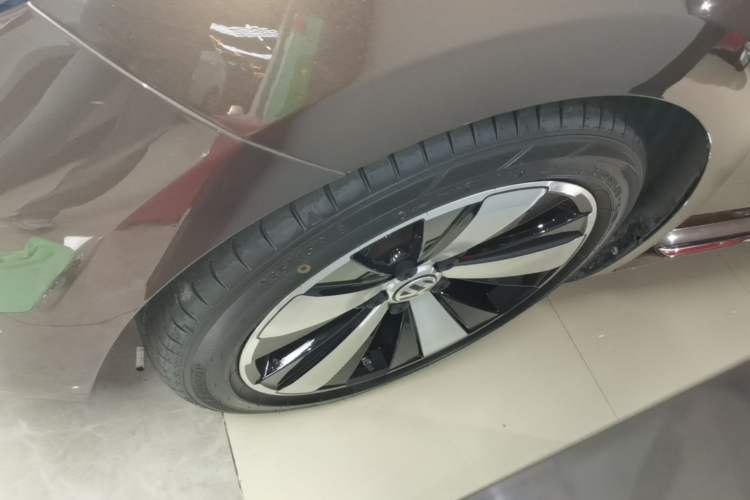 Used Volkswagen Beetle 2014 1.4TSI R-Line Left Front Wheel Hub