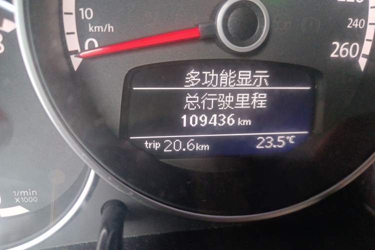 Used Volkswagen Beetle 2014 1.2TSI Fashion Edition Odometer Close Up