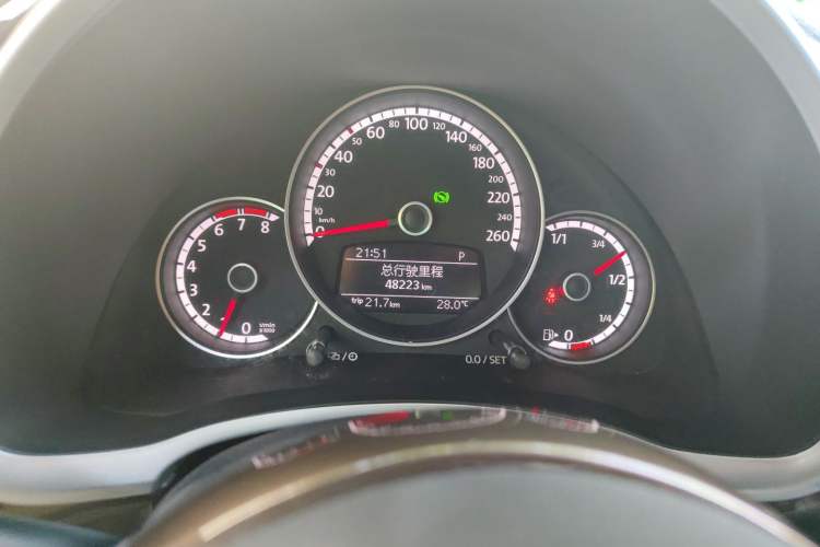 Used Volkswagen Beetle 2014 1.2TSI Comfort Model Odometer Close Up