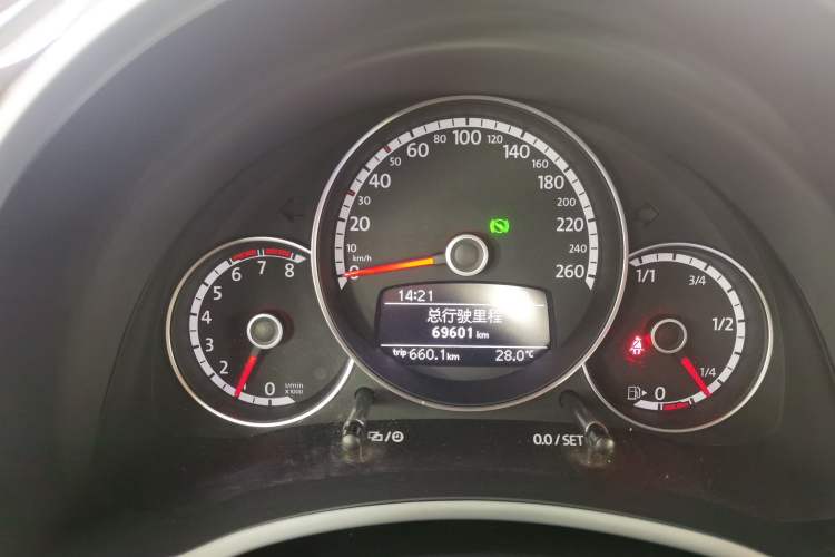 Used Volkswagen Beetle 2014 1.4TSI Fashion Edition Odometer Close Up