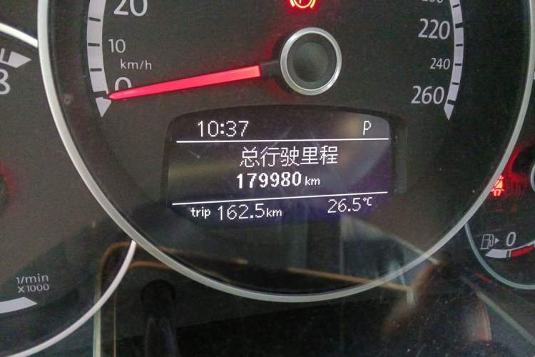 Used Volkswagen Beetle 2014 1.2TSI Comfort Model Odometer Close Up