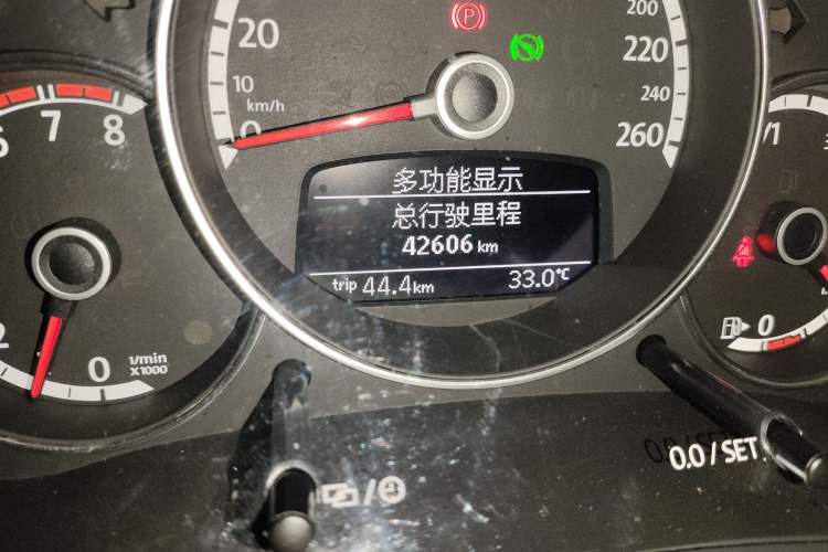 Used Volkswagen Beetle 2014 1.4TSI Comfort Model Odometer Close Up