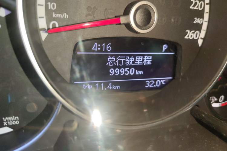 Used Volkswagen Beetle 2014 1.4TSI Fashion Edition Odometer Close Up