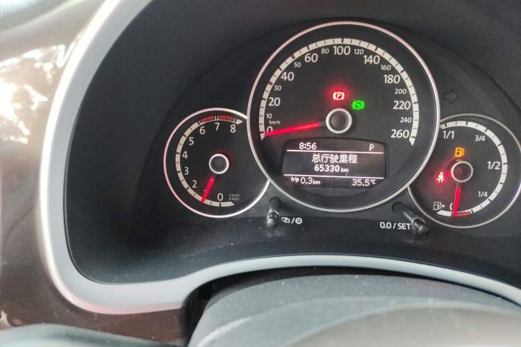 Used Volkswagen Beetle 2014 1.2TSI Comfort Model Odometer Close Up