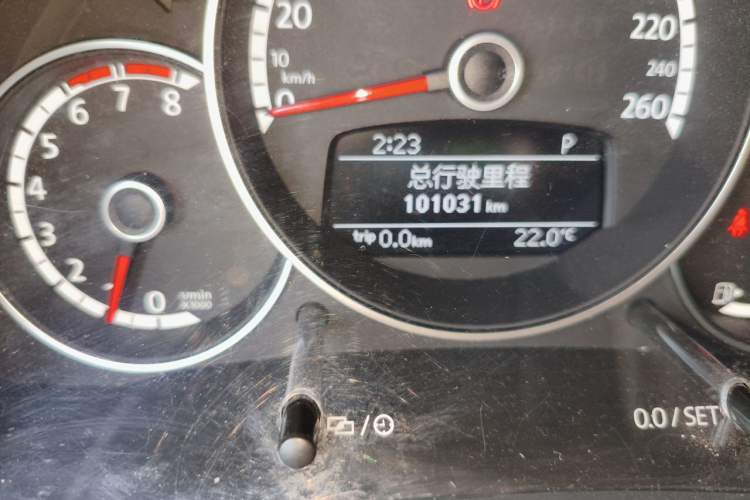 Used Volkswagen Beetle 2014 1.4TSI Fashion Edition Odometer Close Up