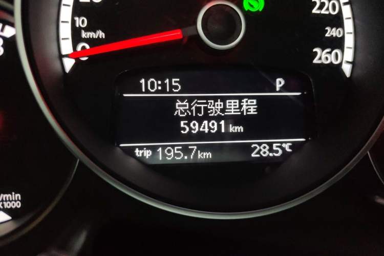 Used Volkswagen Beetle 2014 1.4TSI Fashion Edition Odometer Close Up