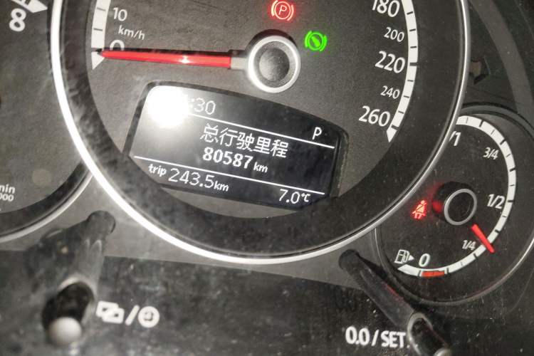 Used Volkswagen Beetle 2014 1.2TSI Fashion Edition Odometer Close Up