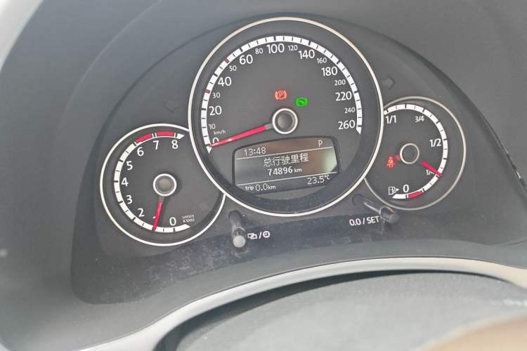 Used Volkswagen Beetle 2014 1.4TSI Fashion Edition Odometer Close Up