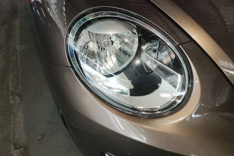 Used Volkswagen Beetle 2014 1.4TSI Comfort Model Right Front Headlight
