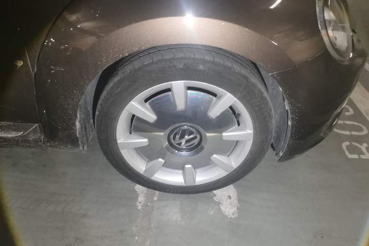 Used Volkswagen Beetle  Right Front Wheel Hub