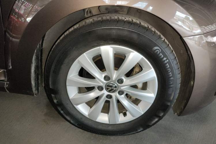 Used Volkswagen Beetle 2014 1.4TSI Comfort Model Right Front Wheel Hub