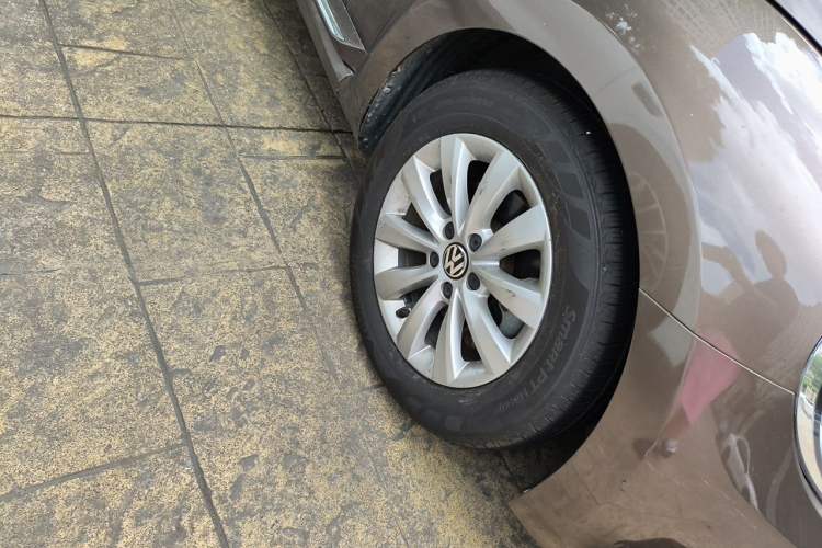 Used Volkswagen Beetle 2014 1.4TSI Fashion Edition Right Front Wheel Hub