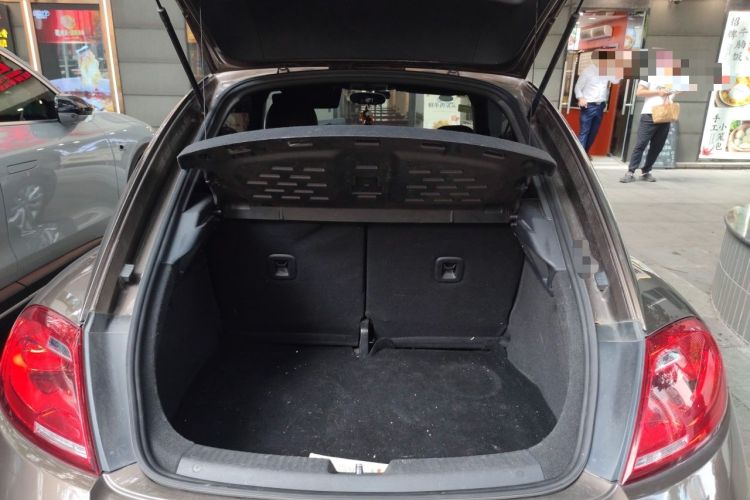Used Volkswagen Beetle 2014 1.4TSI Fashion Edition Trunk