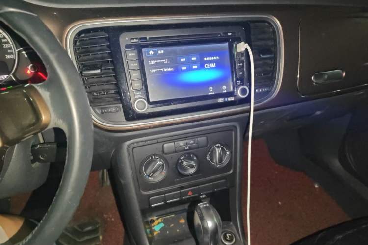Used Volkswagen Beetle 2014 1.2TSI Fashion Edition Audio And AC Panel