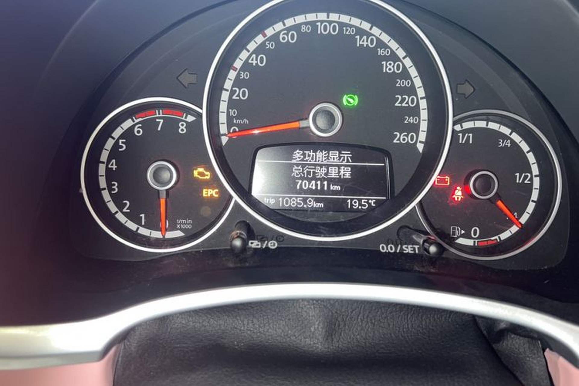 Used Volkswagen Beetle 2014 1.4TSI Fashion Edition Odometer Close Up