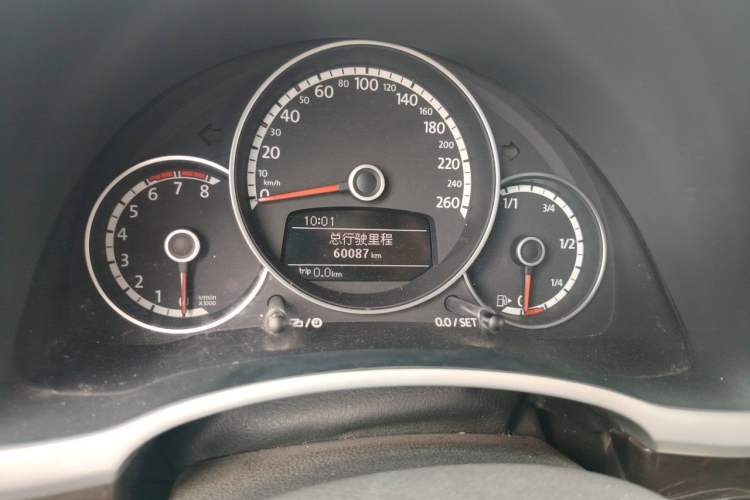 Used Volkswagen Beetle 2014 1.2TSI Comfort Model Odometer Close Up