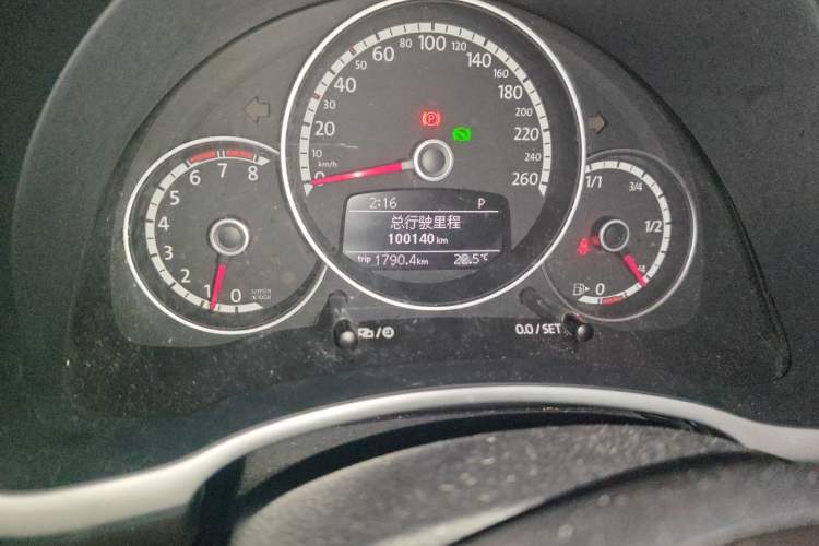 Used Volkswagen Beetle 2014 1.2TSI Fashion Edition Odometer Close Up
