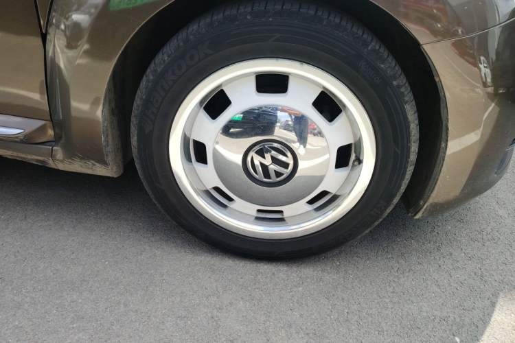 Used Volkswagen Beetle 2014 1.2TSI Comfort Model Right Front Wheel Hub