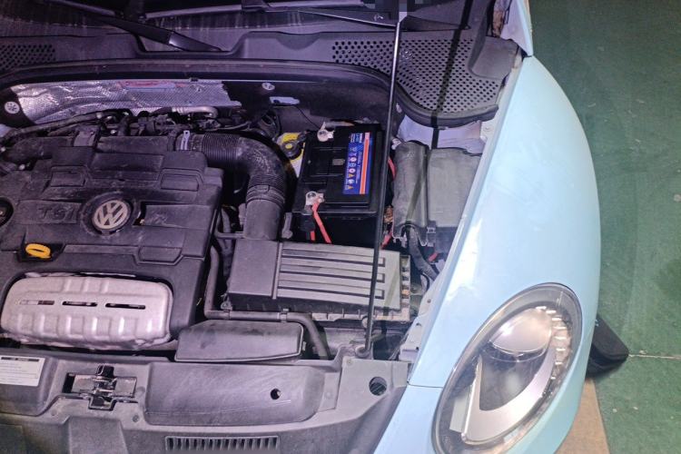 Used Volkswagen Beetle 2014 1.4TSI R-Line Engine Bay Left
