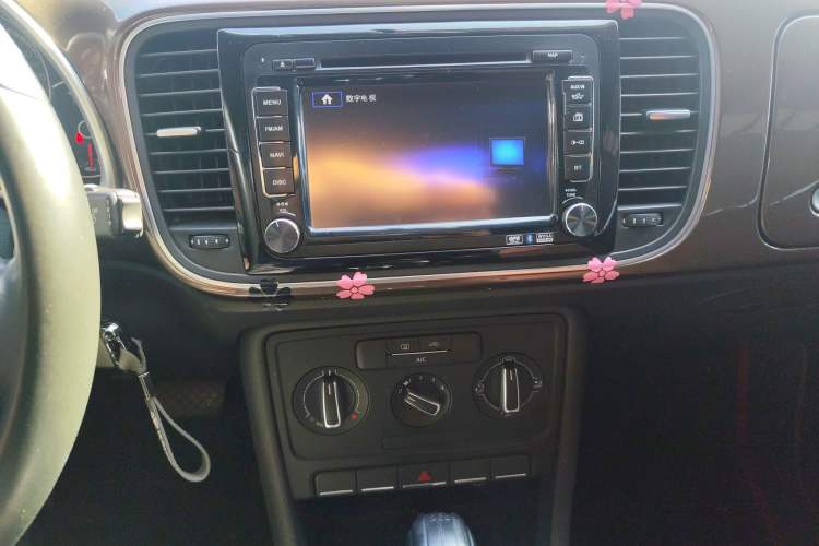 Used Volkswagen Beetle 2014 1.2TSI Fashion Edition Audio And AC Panel