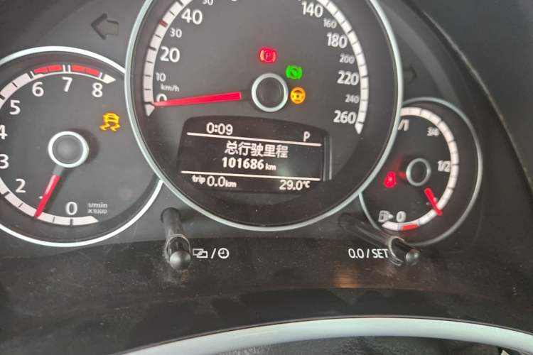 Used Volkswagen Beetle 2014 1.2TSI Fashion Edition Odometer Close Up