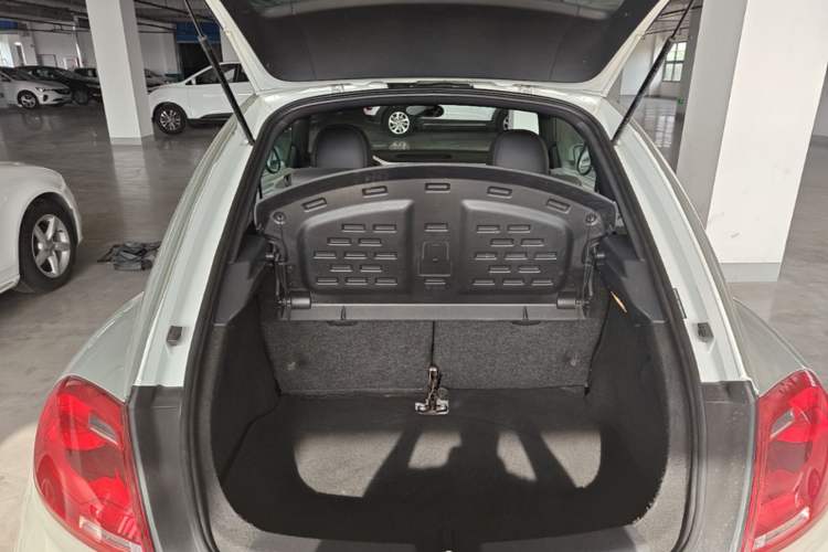 Used Volkswagen Beetle 2014 1.2TSI Fashion Edition Trunk