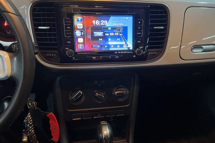 Used Volkswagen Beetle 2014 1.4TSI Fashion Edition Audio And AC Panel