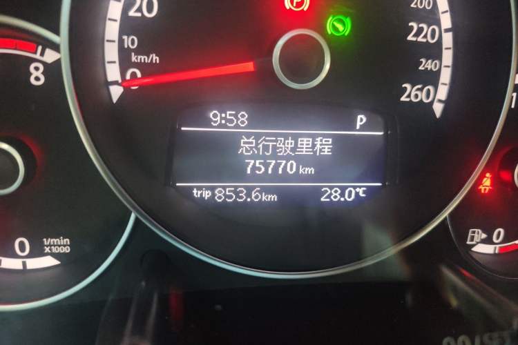 Used Volkswagen Beetle 2014 1.2TSI Fashion Edition Odometer Close Up