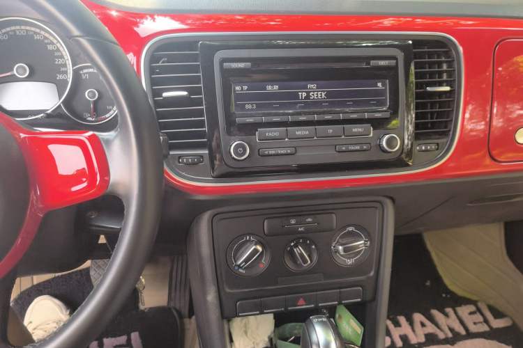 Used Volkswagen Beetle 2014 1.2TSI Fashion Edition Audio And AC Panel