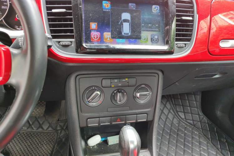 Used Volkswagen Beetle 2014 1.4TSI Fashion Edition Audio And AC Panel