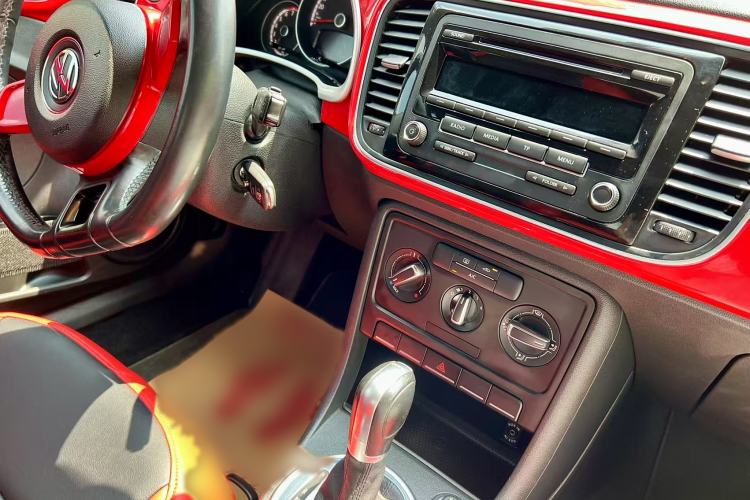 Used Volkswagen Beetle 2014 1.4TSI Fashion Edition Audio And AC Panel