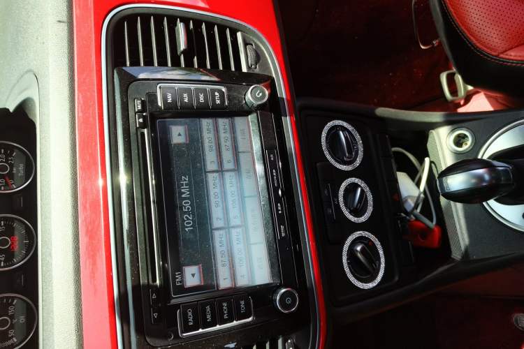 Used Volkswagen Beetle 2014 1.4TSI Fashion Edition Audio And AC Panel