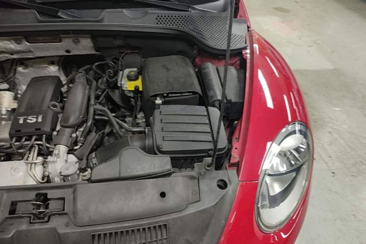 Used Volkswagen Beetle 2014 1.2TSI Fashion Edition Engine Bay Left