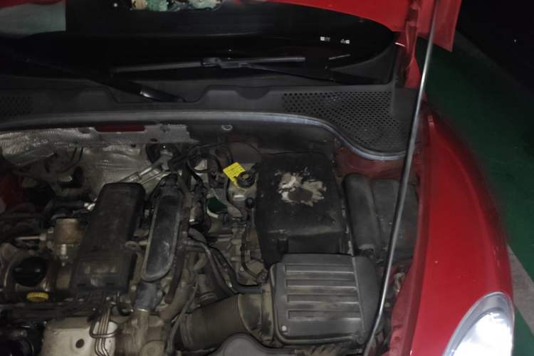 Used Volkswagen Beetle 2014 1.2TSI Comfort Model Engine Bay Left